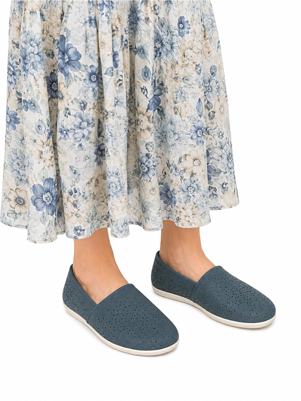 Size 7 Clarks Cloudsteppers‎ Women’s Blue Perforated Comfort Flats